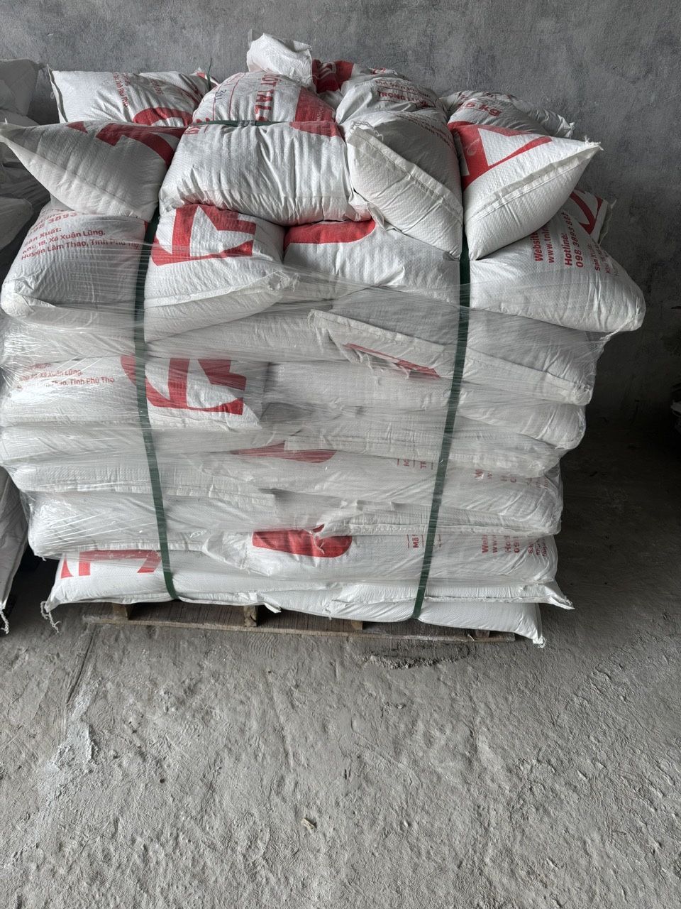 Hàng xếp pallet chờ xuất - TNL Mineral